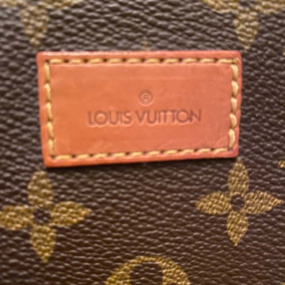 Authentic Louis Vuitton Saumur 2 sided crossbody. - Picture 6 of 14